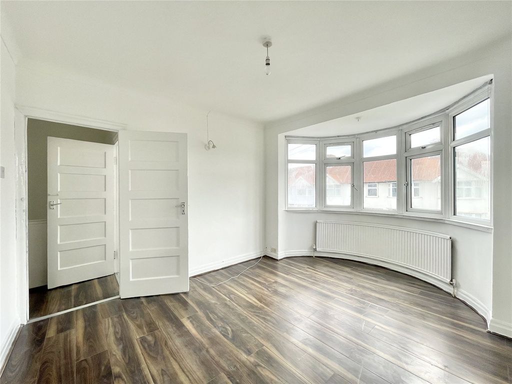 4 bed terraced house to rent in Radley Gardens, Kenton, Harrow HA3, £