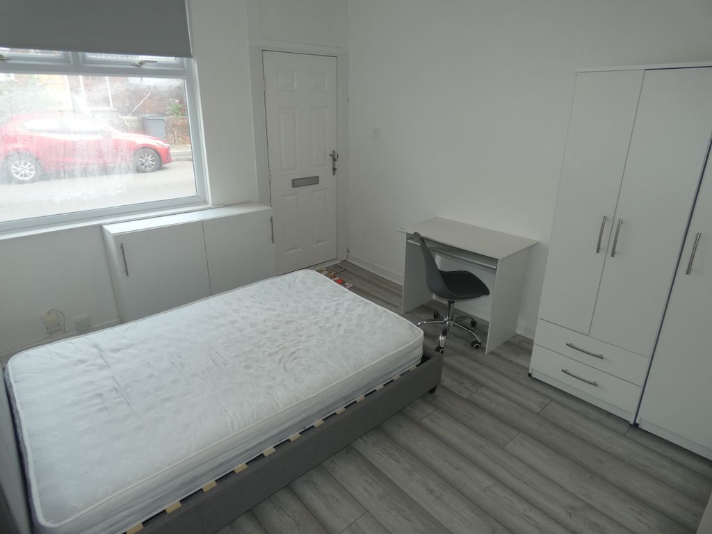 Room to rent in Haywood Street, StokeOnTrent ST4, £400 pcm Zoopla