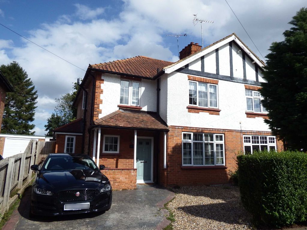 3 bed semidetached house for sale in Fairview Road, Stevenage
