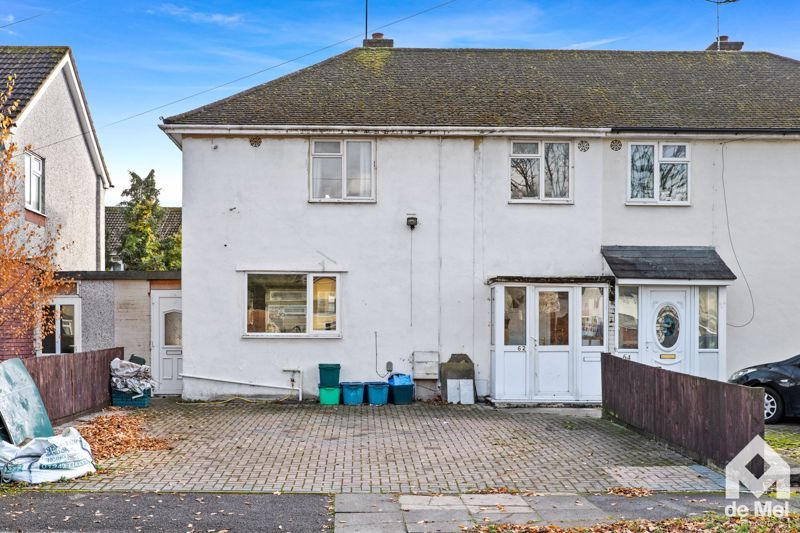 3 bed semidetached house for sale in Devon Avenue, Cheltenham GL51, £
