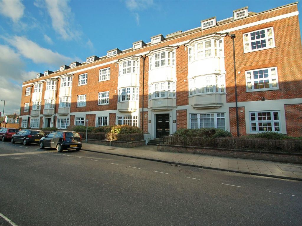 2 bed flat to rent in Swan Street, Petersfield GU32 Zoopla