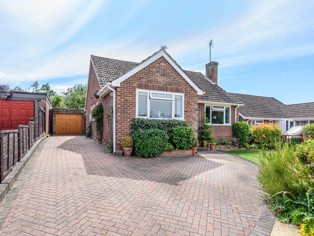 2 bed bungalow for sale in Wellesley Road, Andover SP10 Zoopla