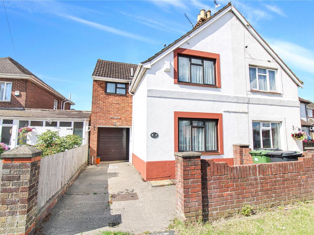 3 bed semidetached house for sale in Whitworth Road, Swindon
