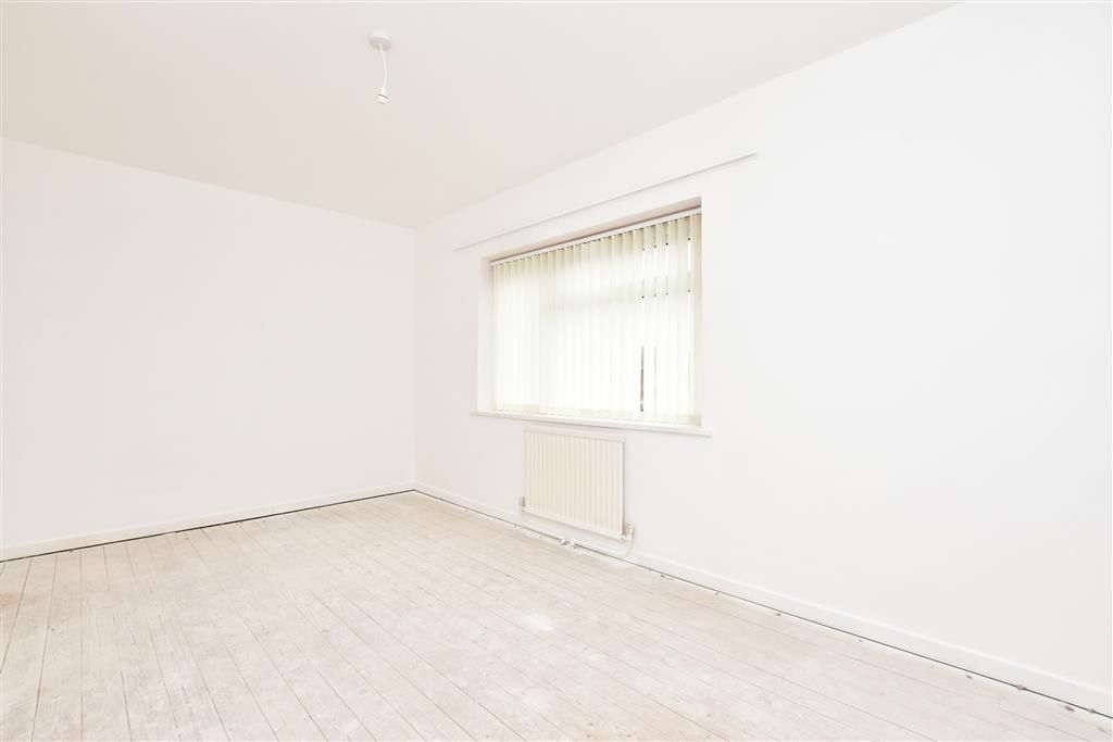 3 bed detached house for sale in Montfort Rise, Salfords, Redhill