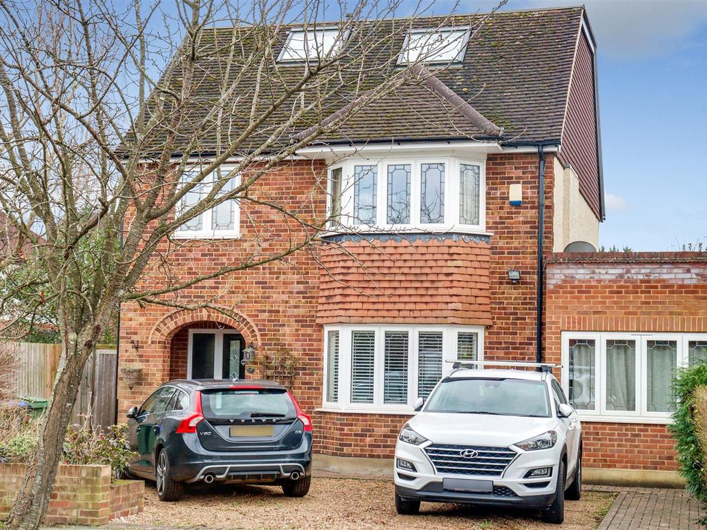 6 bed detached house for sale in Heathside, Esher KT10, £1,100,000 Zoopla