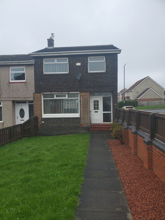3 bed semidetached house to rent in Kinghorn Square, Sunderland SR5