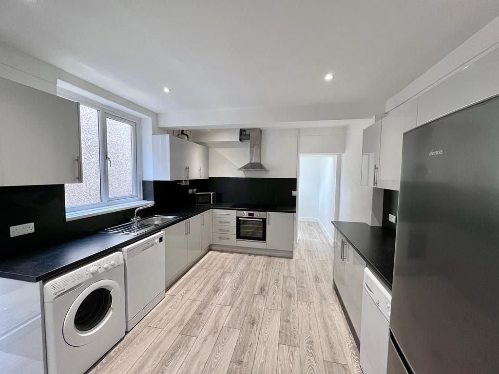 6 bed detached house to rent in Bryn Y Mor Crescent, Swansea SA1 Zoopla