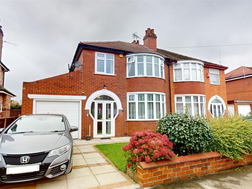 3 bed semidetached house for sale in Glenhaven Avenue, Urmston