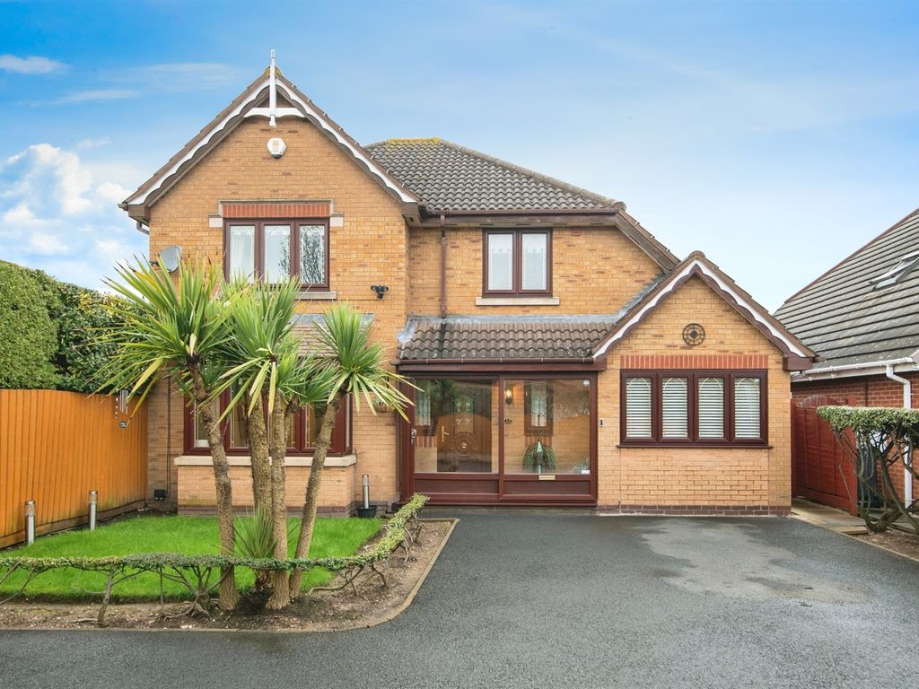 4 bed detached house for sale in Standbridge Way, Tipton DY4, £375,000