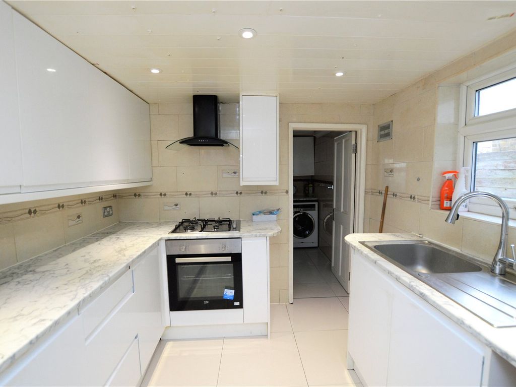 3 bed terraced house to rent in Grasmere Road, Woodside, Croydon SE25