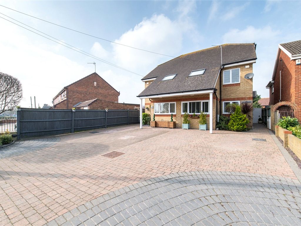 4 bed semidetached house for sale in Stoke Road, Hoo, Rochester, Kent