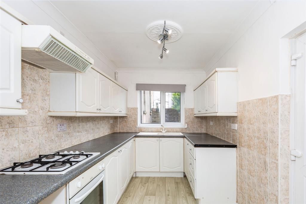3 bed terraced house to rent in North Hill Road, Mount Pleasant