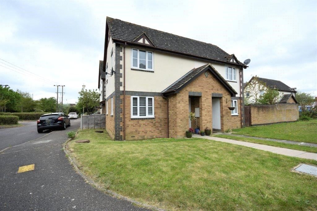 1 bed terraced house to rent in Lark Vale, Aylesbury, Buckinghamshire