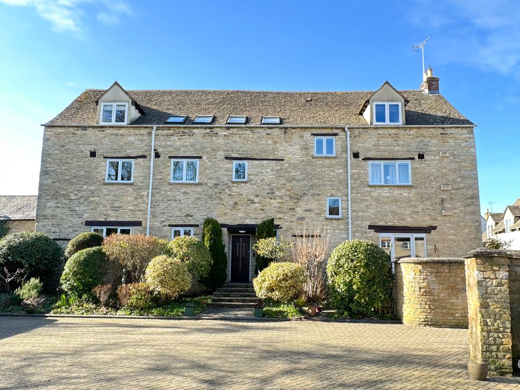 2 bed flat for sale in Waine Rush View, Witney OX28 Zoopla
