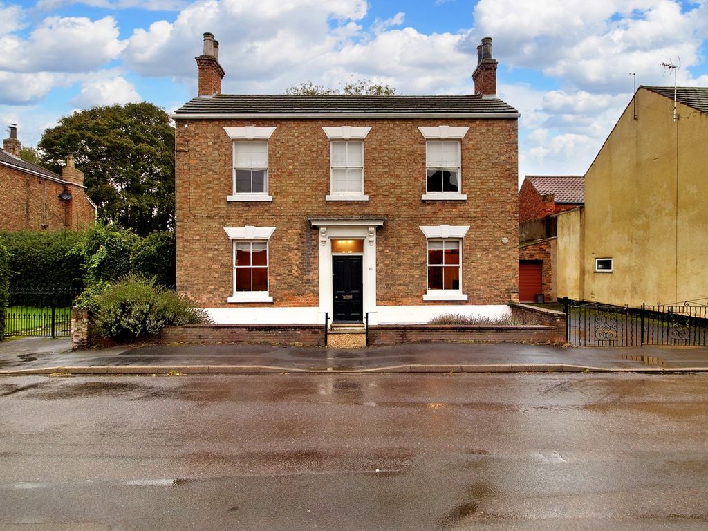 3 bed detached house for sale in High Street, Epworth, Doncaster DN9, £