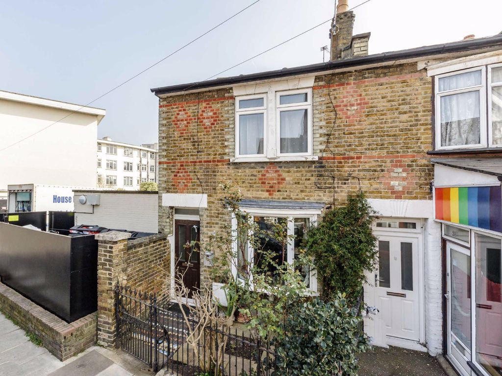 2 bed property for sale in Winchester Road, St Margarets, Twickenham