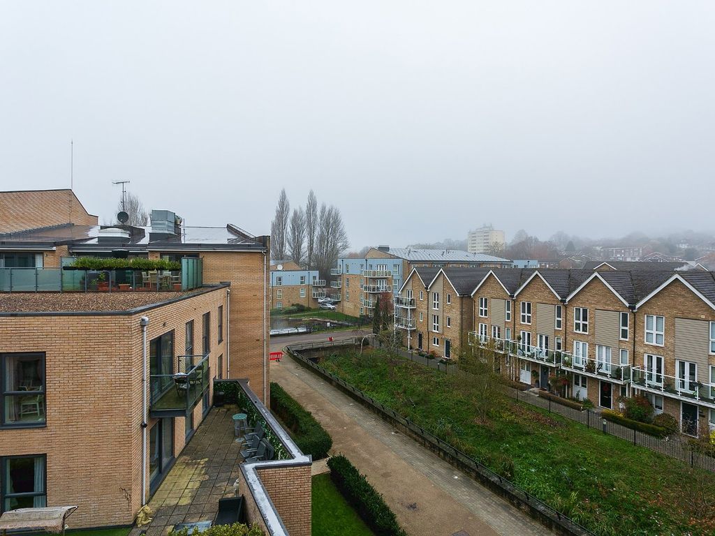1 bed flat for sale in The Embankment, Nash Mills Wharf, Hemel