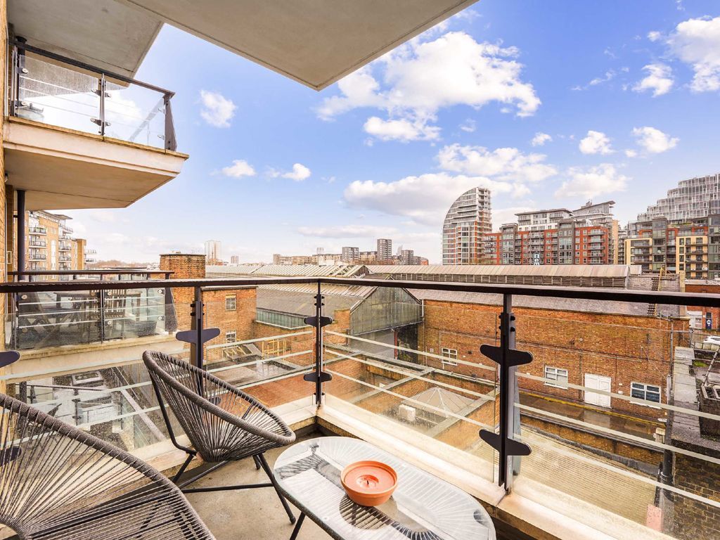 2 bed flat for sale in Smugglers Way, London SW18, £444,950 Zoopla