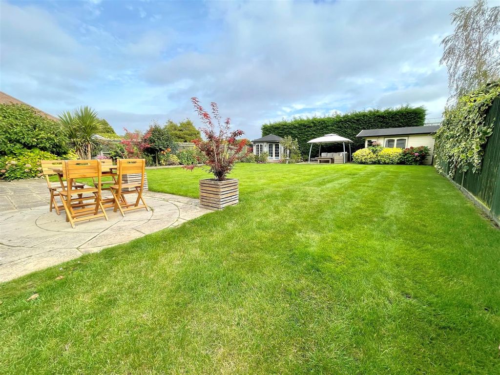 4 bed detached house for sale in Brook Lane, Warsash, Southampton SO31