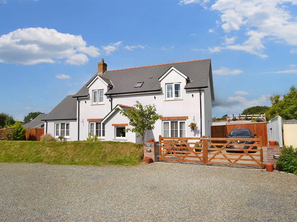 3 bed detached house for sale in West Hook Road, Hook, Haverfordwest