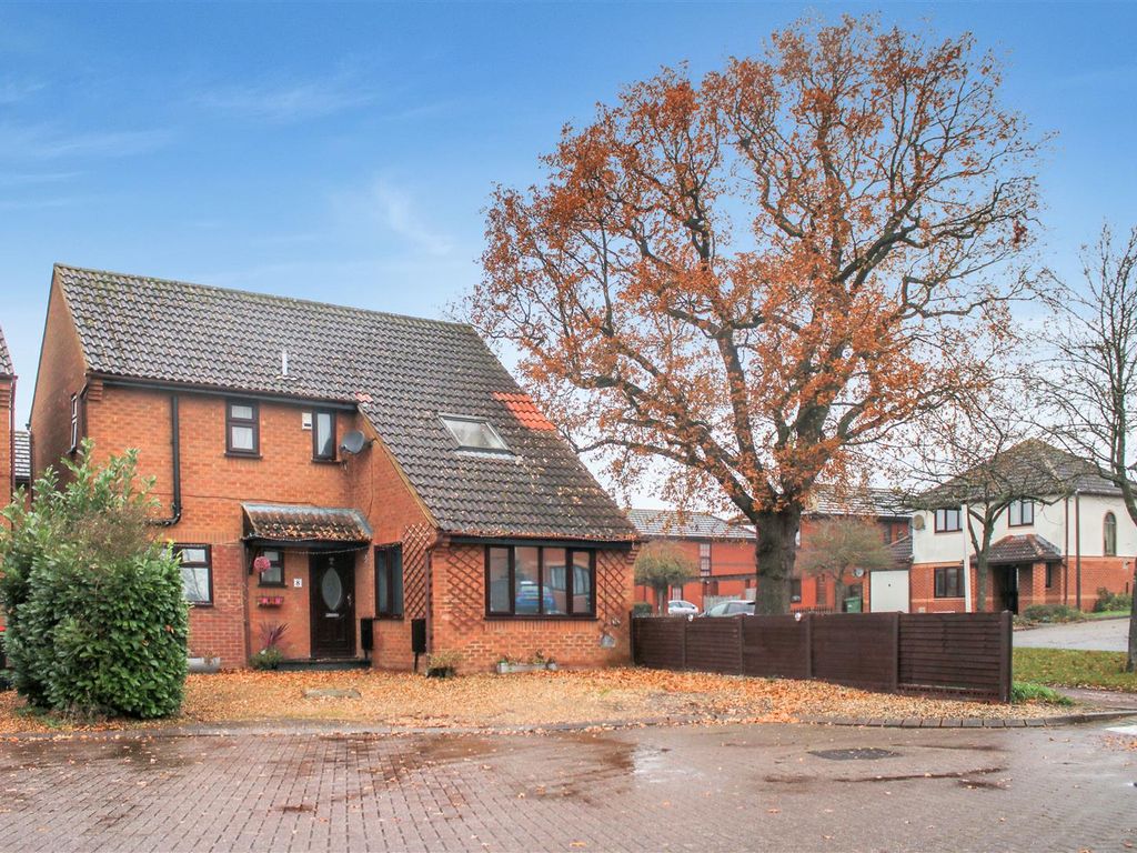 3 bed detached house for sale in Hockliffe Brae, Walnut Tree, Milton