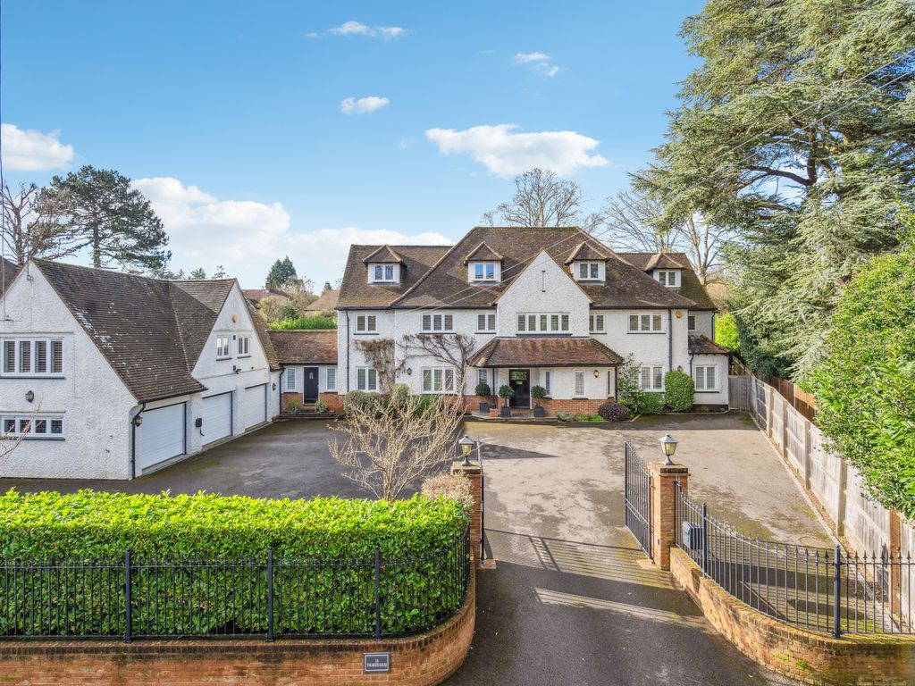 9 bed detached house for sale in North Park, Gerrards Cross SL9, £