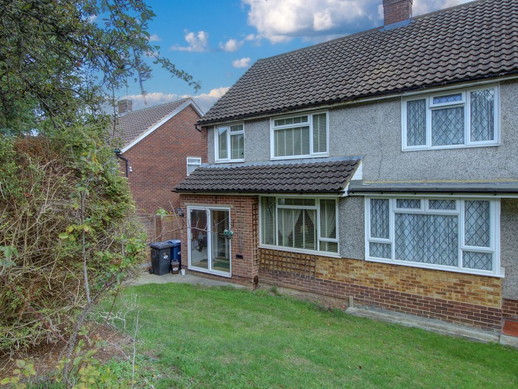 4 bed semidetached house for sale in Baronsmead Road, High