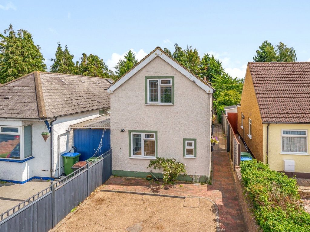 3 bed detached house for sale in Terrace Road, WaltonOnThames KT12, £