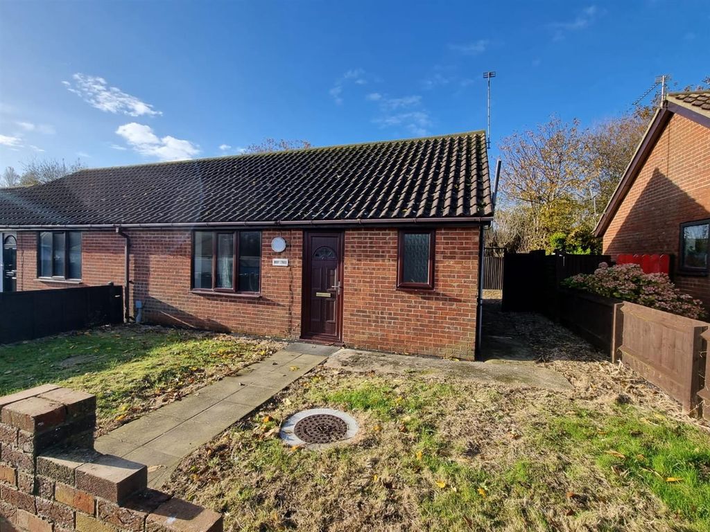 2 bed property to rent in John Road, CaisterOnSea, Great Yarmouth
