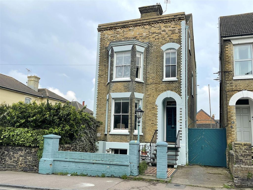 4 bed detached house for sale in Newton Road, Faversham ME13 Zoopla