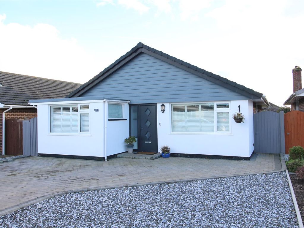 3 bed bungalow for sale in Parkland Drive, Barton On Sea, Hampshire BH25 Zoopla