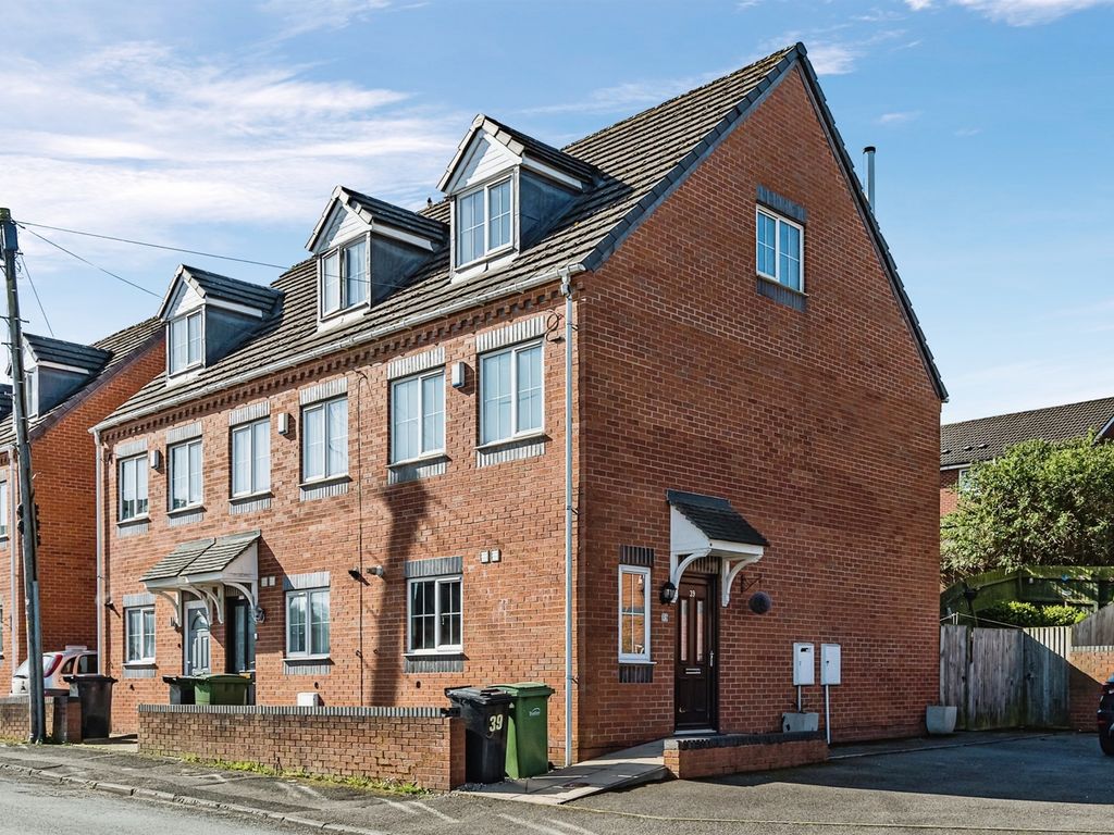 4 bed end terrace house for sale in Hill Street, Lye, Stourbridge DY9