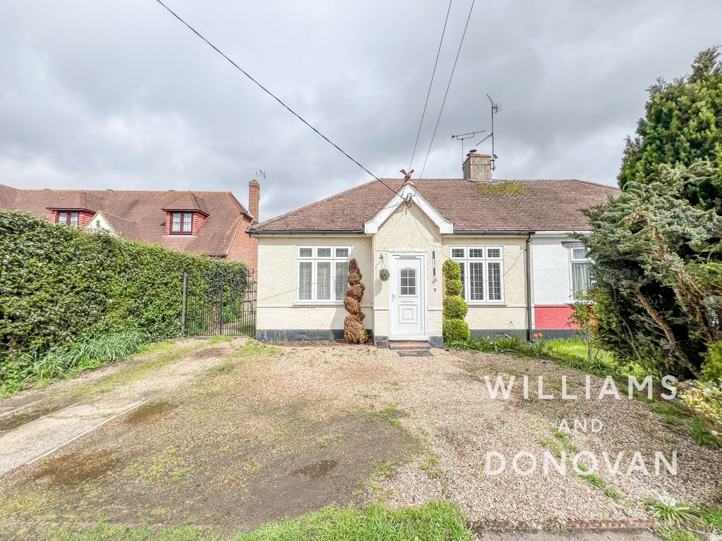 3 bed semidetached bungalow for sale in Thorpe Road, Hawkwell, Hockley
