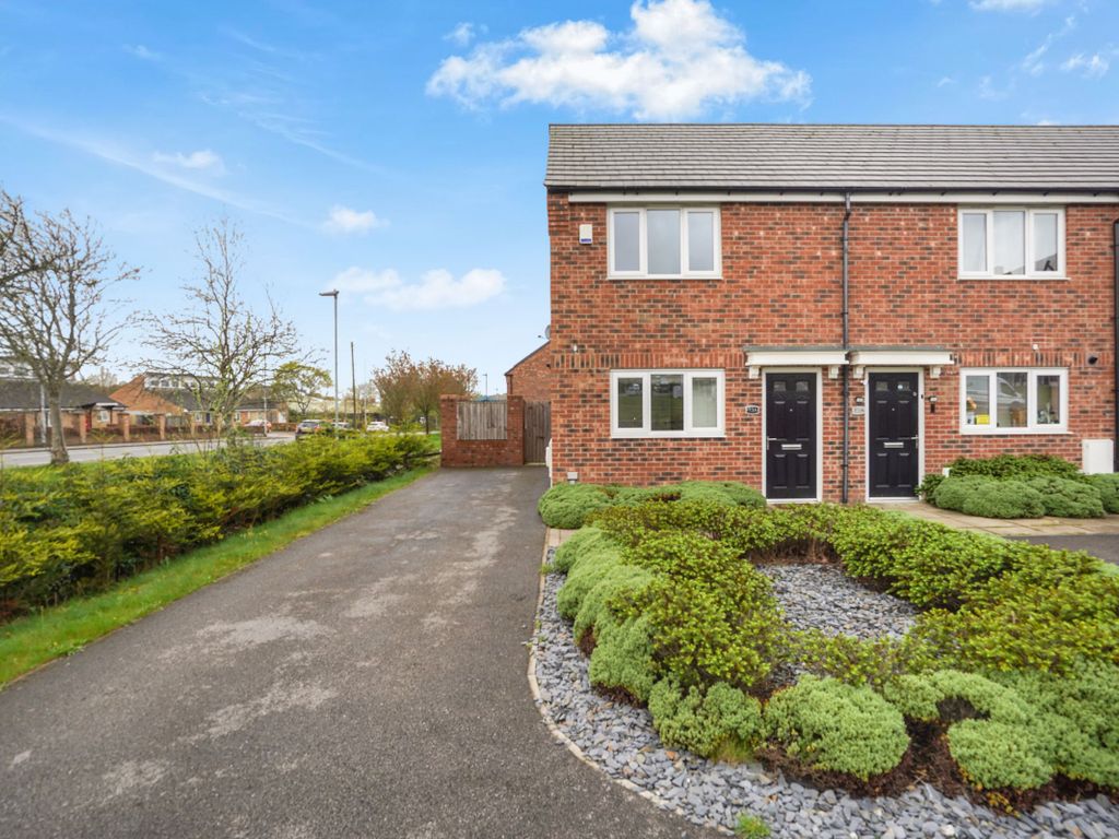 2 bed semidetached house to rent in South Parkway, Seacroft LS14, £