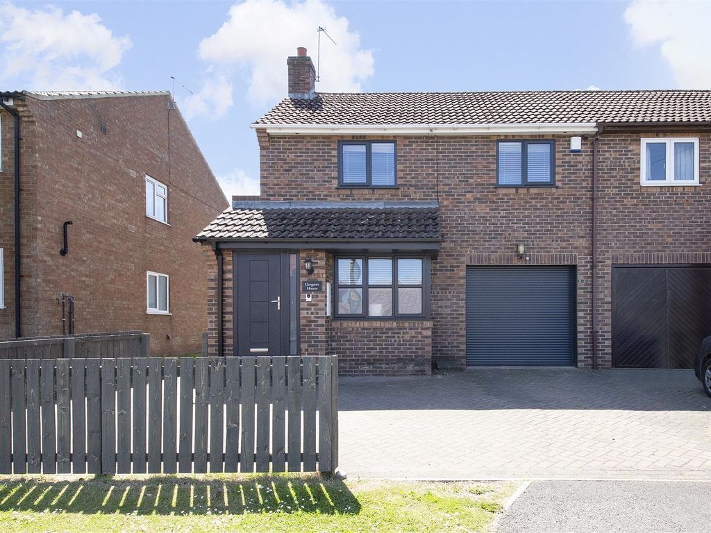 3 bed semidetached house for sale in Raskelf Road, Easingwold, York