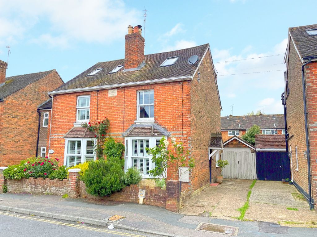 3 bed semidetached house for sale in Spencers Road, Horsham RH12, £
