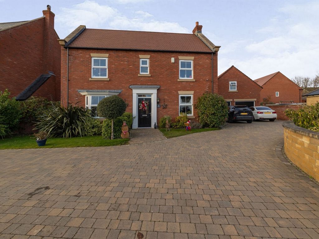 4 bed detached house for sale in Ellerbeck Avenue, Nunthorpe