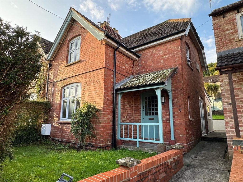 3 bed semidetached house for sale in Upper Poole Road, Dursley GL11, £