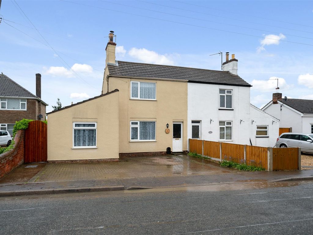 3 bed semidetached house for sale in Wigtoft Road, Sutterton, Boston