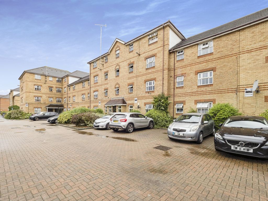 2 bed flat for sale in Bluebell Way, Ilford IG1 Zoopla
