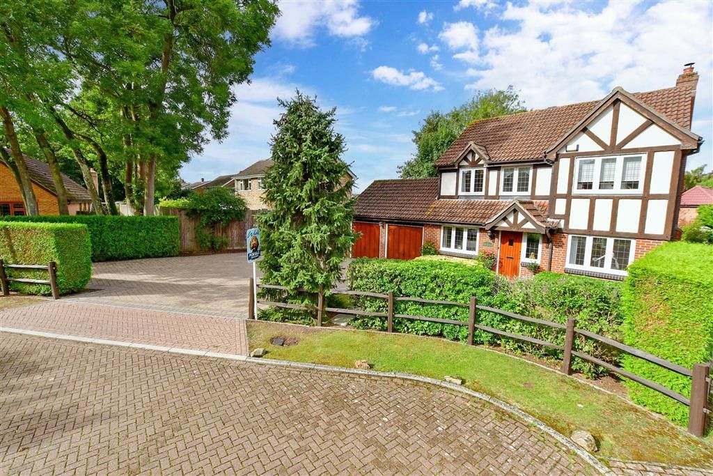4 bed detached house for sale in The Maples, New Barn, Longfield, Kent