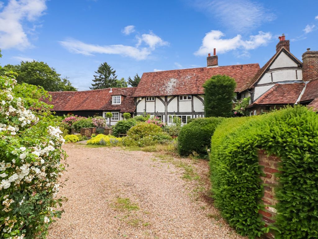 6 bed detached house for sale in The Street, Chipperfield, Kings