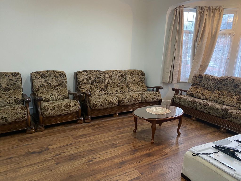 3 bed terraced house to rent in Collinwood Gardens, Gants Hill IG5, £