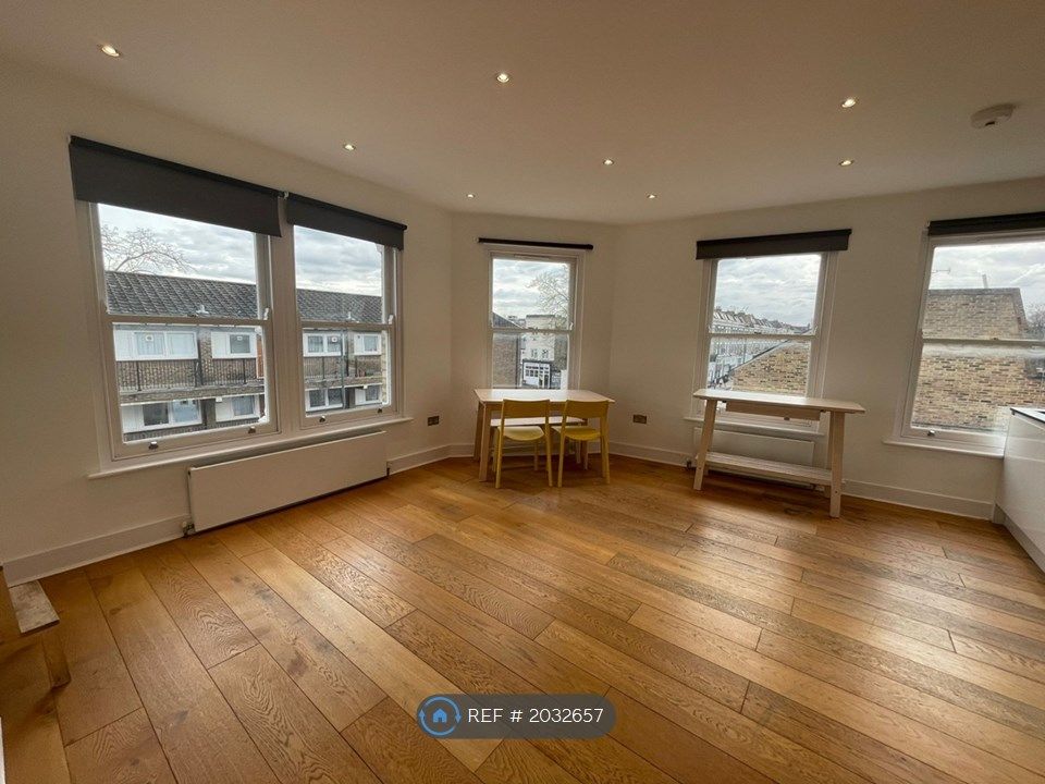 3 bed flat to rent in Greyhound Road, London W6, £2,600 pcm Zoopla