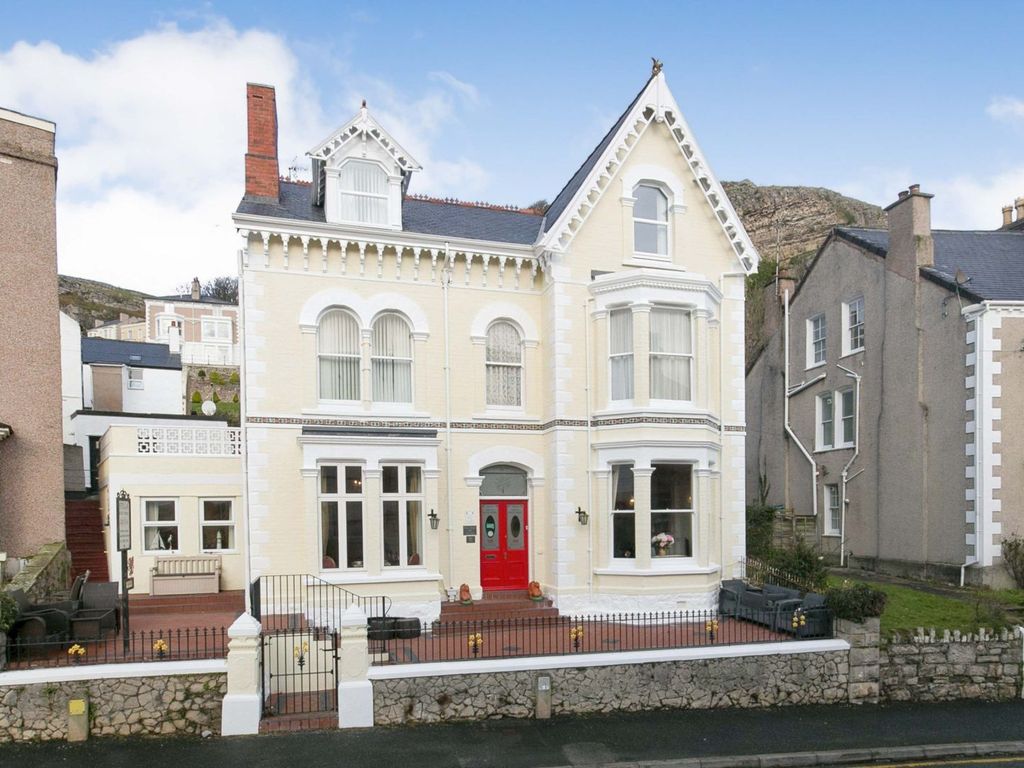 64 Church Walks, Llandudno LL30  