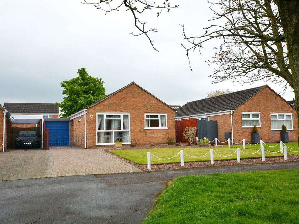 2 bed bungalow for sale in Chiltern Road, Quedgeley, Gloucester