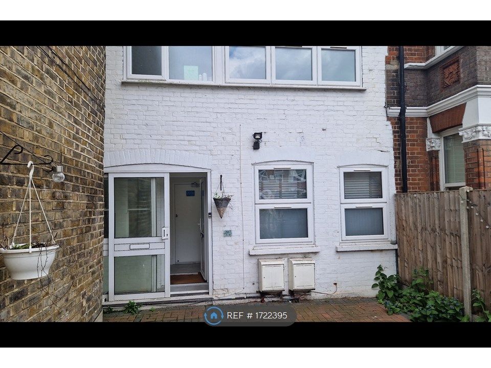 2 bed flat to rent in Turners Hill, Cheshunt, Waltham Cross EN8 Zoopla