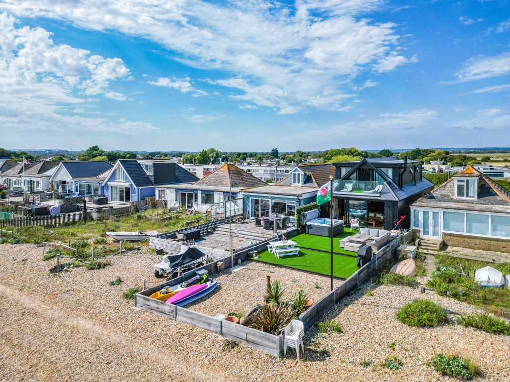 4 bed detached house for sale in Coast Road, Pevensey Bay BN24, £