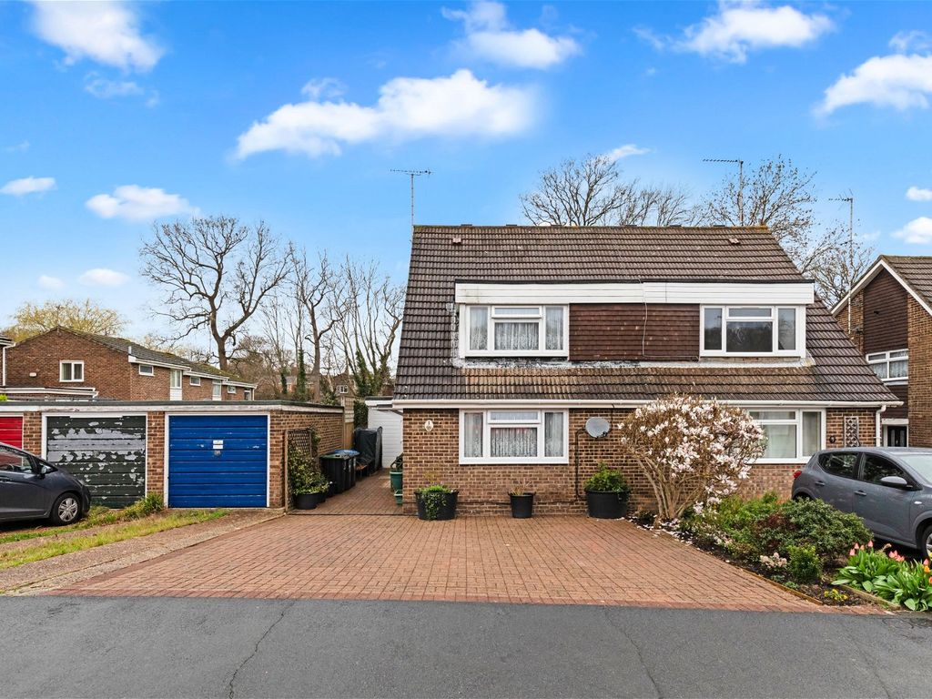 4 bed semidetached house for sale in Birch Close, Crawley Down RH10, £