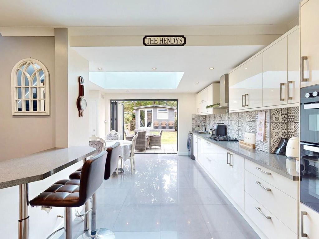 2 bed property for sale in Valence Wood Road, Dagenham RM8, £385,000